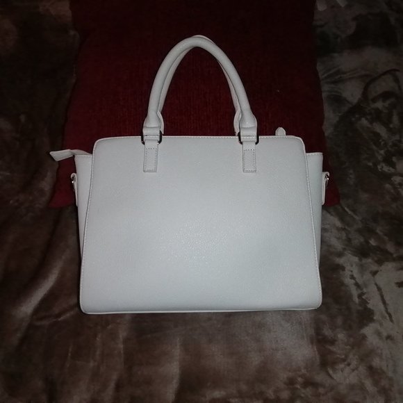 Guess Satchel - Picture 1 of 7